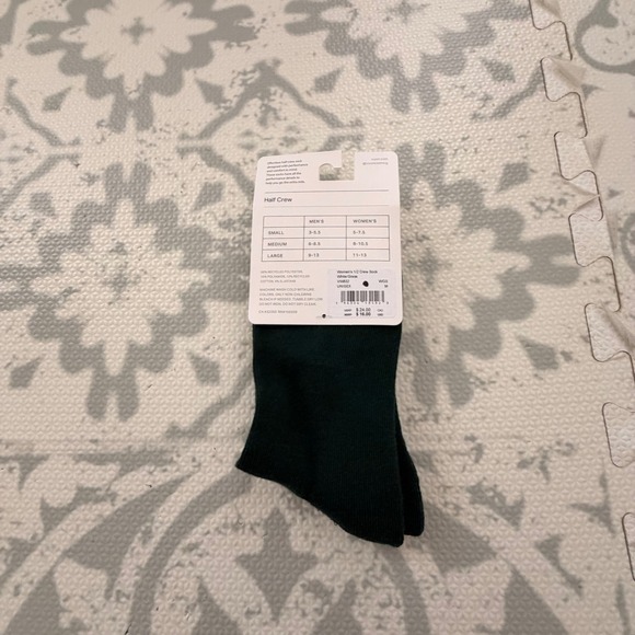 New Vuori Women's 1/2 Crew Sock Green White/Grass nwt Size medium unisex - Picture 3 of 3